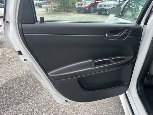Used 2016 Chevrolet Impala LT FWD image 11