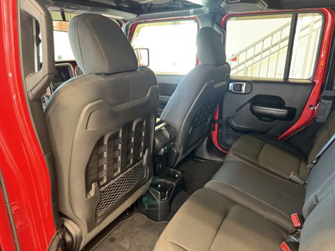 Used 2018 Jeep Wrangler Unlimited Rubicon AWD/4WD image 17