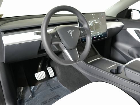 Used 2022 Tesla Model Y Performance image 4