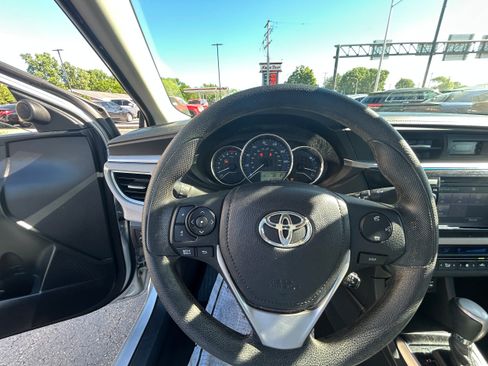 Used 2015 Toyota Corolla LE FWD image 8