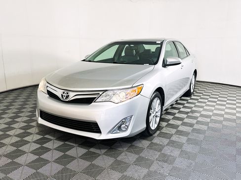 Used 2014 Toyota Camry XLE w/ Leather Package FWD image 7