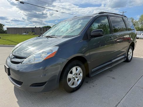 Used 2007 Toyota Sienna CE FWD image 1