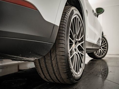 Used 2019 Porsche Cayenne S image 52