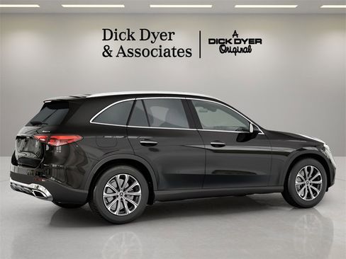 Used 2025 Mercedes-Benz GLC 300 GLC 300 image 6