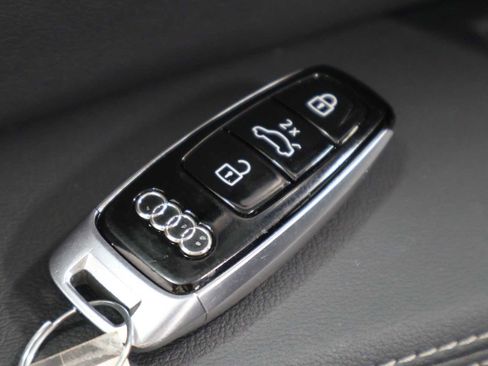 Used 2023 Audi e-tron Premium Plus w/ Premium Plus Package AWD/4WD image 41