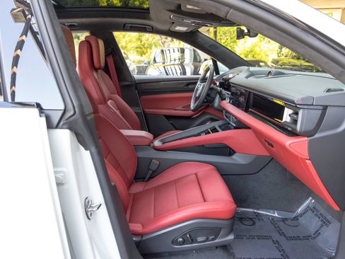 New 2025 Porsche Macan Turbo Electric AWD/4WD image 61