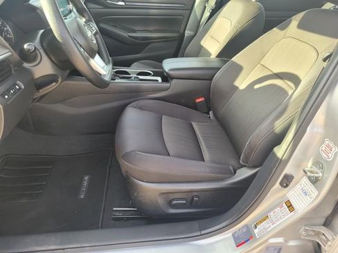 Used 2024 Nissan Altima 2.5 SV image 16