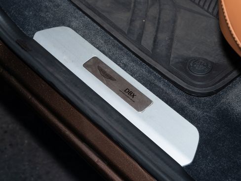 Used 2025 Aston Martin DBX 707 image 18