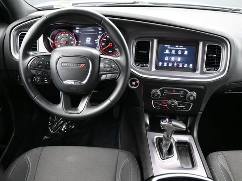 Used 2019 Dodge Charger SXT image 5