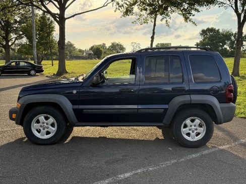 Used 2007 Jeep Liberty Sport AWD/4WD image 4