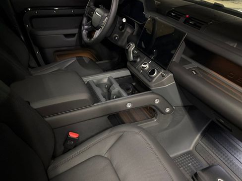 New 2026 Land Rover Defender 130 X-Dynamic SE AWD/4WD image 27
