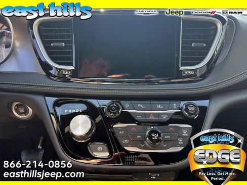 New 2026 Chrysler Pacifica Select image 7