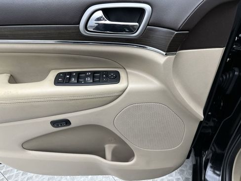 Used 2018 Jeep Grand Cherokee Overland image 13