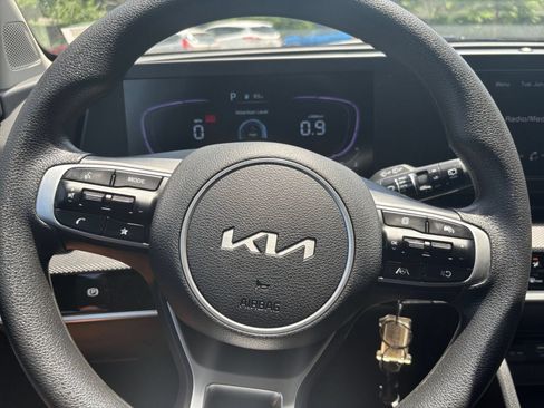 Used 2025 Kia Sportage LX FWD image 27