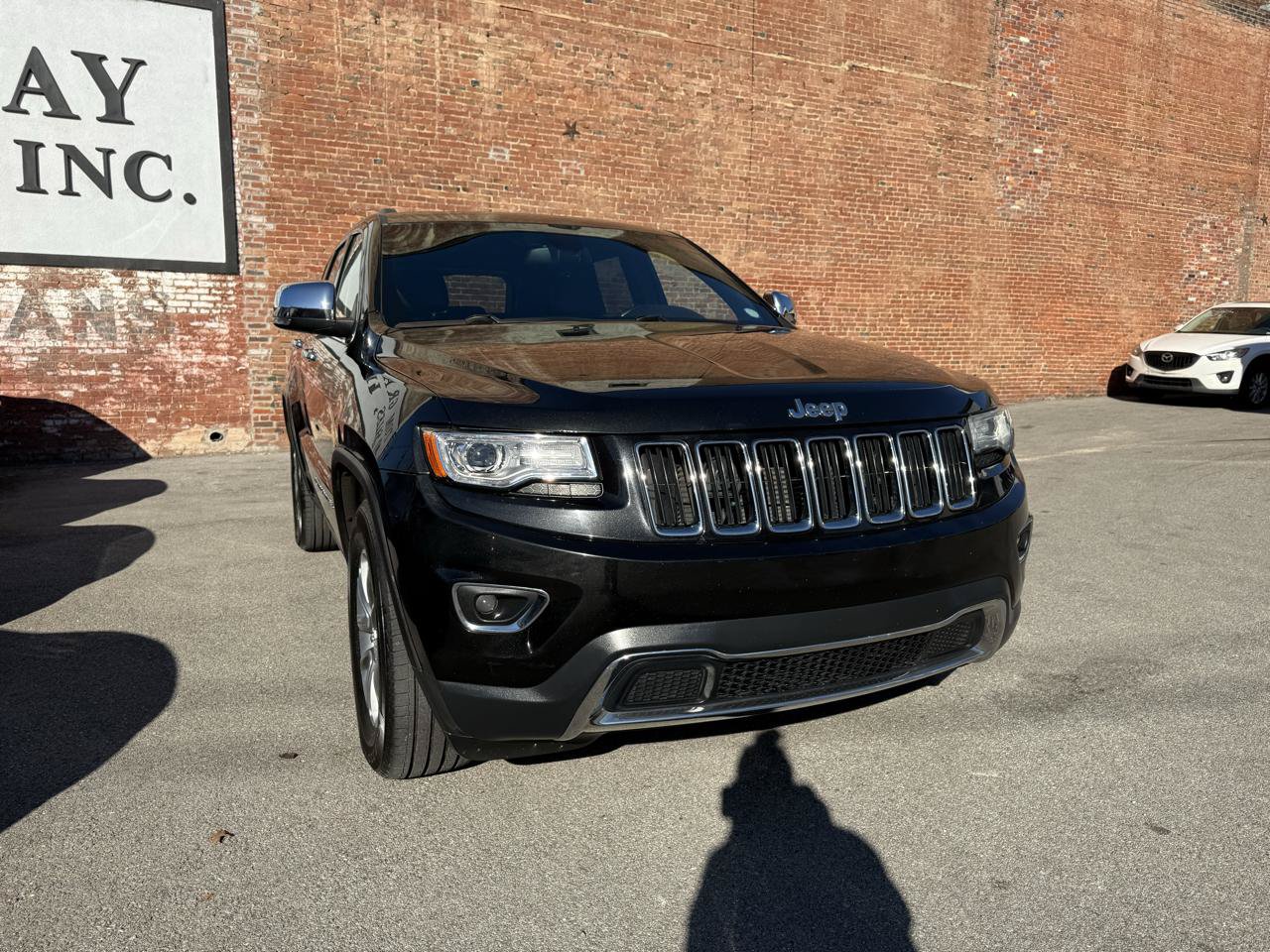 Used 2015 Jeep Grand Cherokee Limited w/ Luxury Group II AWD/4WD image 2