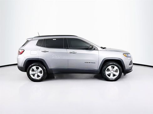 Used 2022 Jeep Compass Latitude image 8