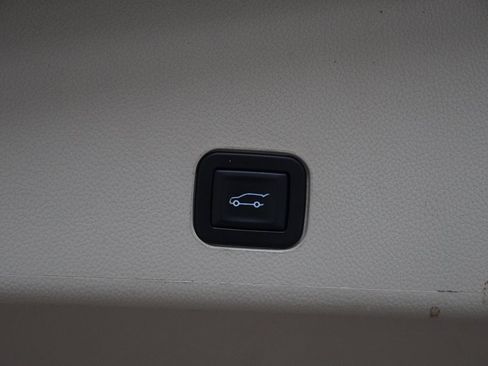 Used 2015 Cadillac SRX Luxury image 11