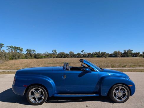 Used 2006 Chevrolet SSR w/ Preferred Equipment Group image 5