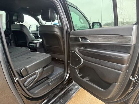 Used 2023 Jeep Wagoneer L Series II image 46