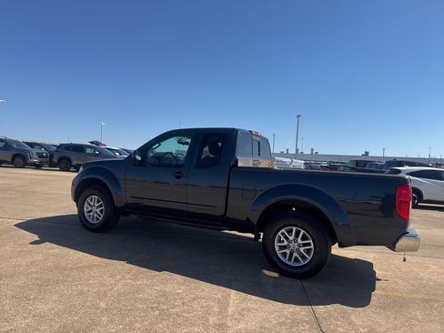Used 2016 Nissan Frontier SV image 15