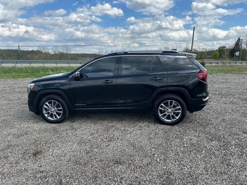 Used 2022 GMC Terrain SLT w/ GMC Pro Grade Package AWD/4WD image 3