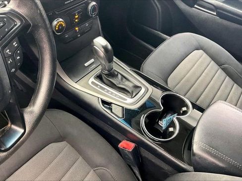 Used 2016 Ford Edge SE image 16