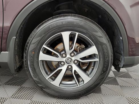 Used 2018 Toyota RAV4 XLE image 10