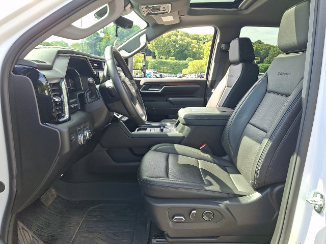 Used 2025 GMC Sierra 2500 Denali w/ Technology Package AWD/4WD image 2