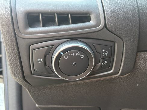 Used 2017 Ford Focus SE FWD image 12