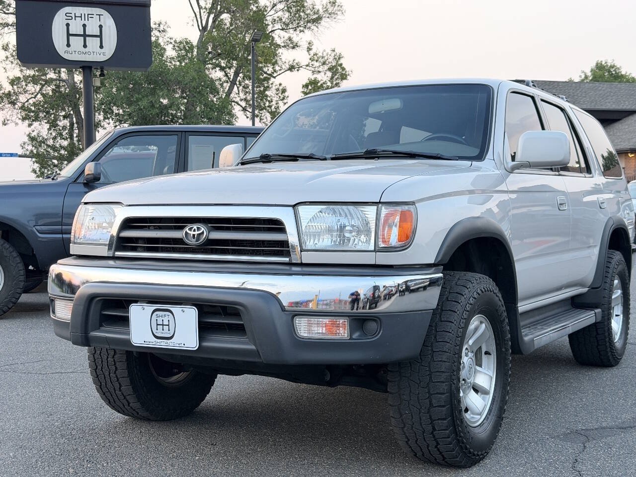 Used 1999 Toyota 4Runner SR5 w/ Upgrade Value Pkg 4 AWD/4WD image 2