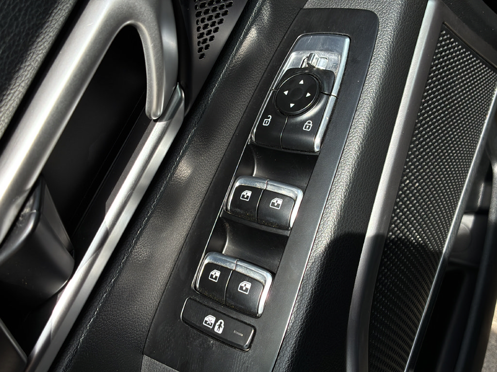 Used 2025 Kia Telluride S FWD image 12