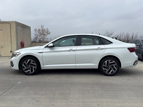 Used 2022 Volkswagen Jetta SEL image 6