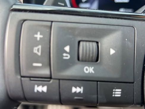 Used 2024 Nissan Pathfinder Platinum image 12