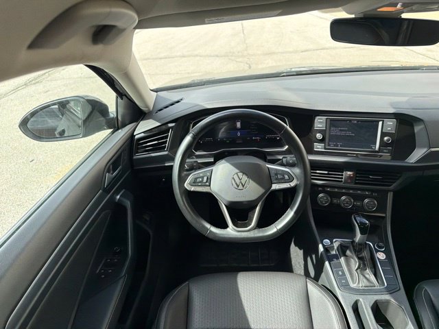 Used 2024 Volkswagen Jetta SE FWD image 16
