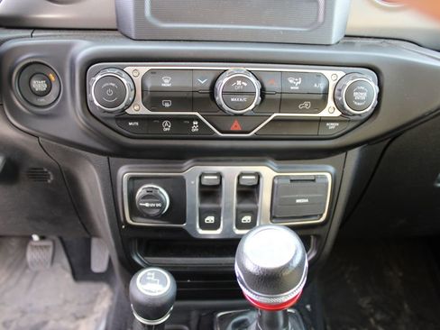 Used 2023 Jeep Wrangler Willys image 18