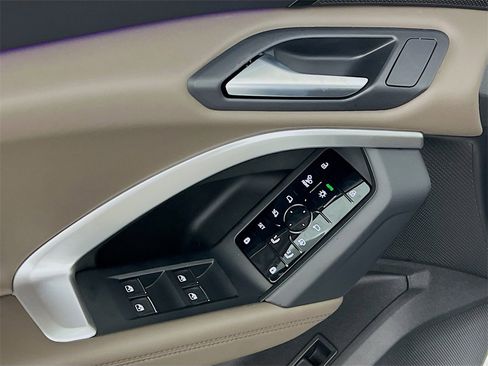 New 2025 Audi Q5 Prestige image 17