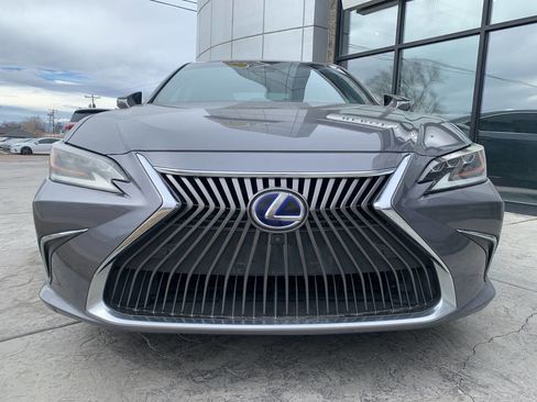 Used 2019 Lexus ES 300h Ultra Luxury w/ Accessory Package 2 image 2