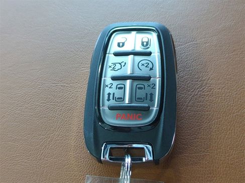 New 2026 Chrysler Pacifica Pinnacle w/ Trailer Tow Group image 33