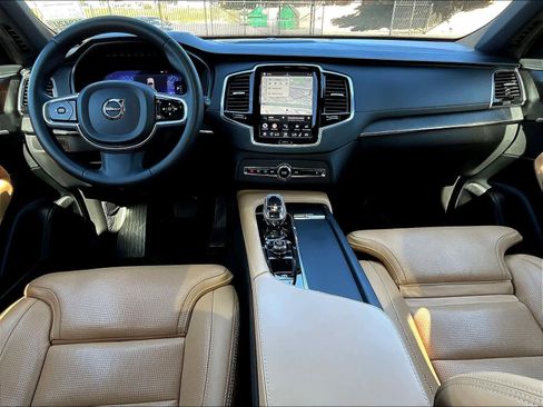 Used 2023 Volvo XC90 B6 Ultimate w/ Protection Package Premier image 3