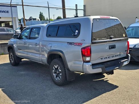 Used 2019 Toyota Tacoma TRD Off-Road w/ Technology Package AWD/4WD image 5