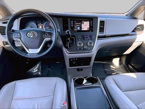 Used 2015 Toyota Sienna XLE Premium AWD/4WD image 15
