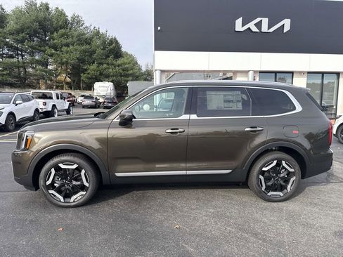New 2025 Kia Telluride S image 2