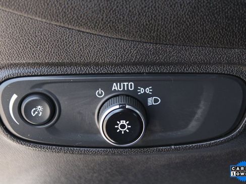 Used 2022 Chevrolet Equinox LS image 16