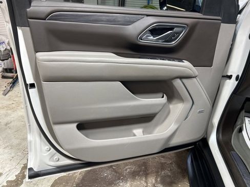 Used 2021 GMC Yukon XL SLT w/ Rear Media and Nav Package image 18