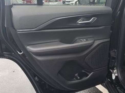 New 2025 Jeep Grand Cherokee Altitude image 16