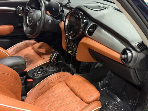 Used 2024 MINI Cooper SE w/ Signature Upholstery Package image 18