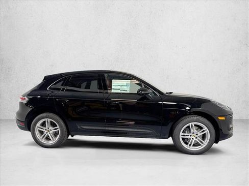 Certified 2026 Porsche Macan AWD/4WD image 8