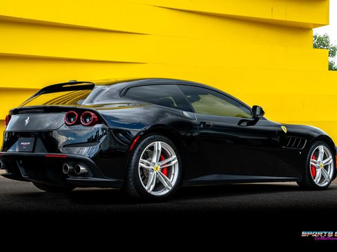 Used 2017 Ferrari GTC4Lusso AWD/4WD image 8