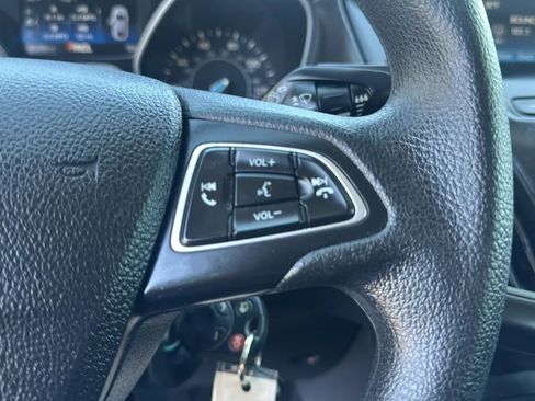 Used 2018 Ford Focus SE FWD image 25