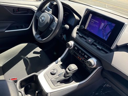 Used 2025 Toyota RAV4 LE image 31